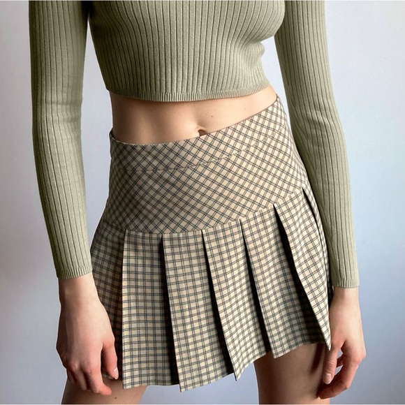 Aritzia Dresses & Skirts - Aritzia Sunday Best Zoey Seagrass Plaid Mini Skirt Pleated  Size 4